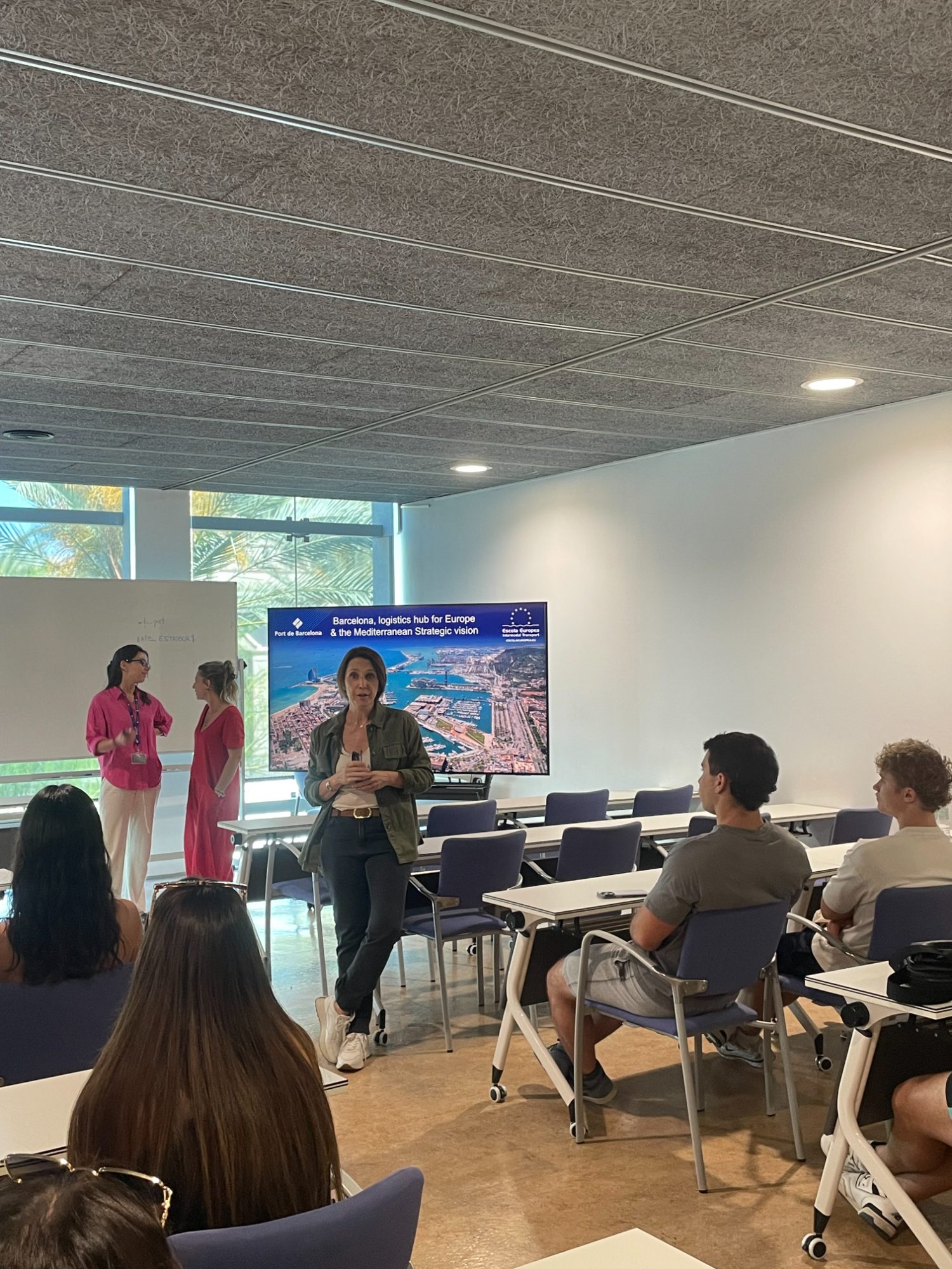 Conférence au Port de Barcelone pour un groupe d'étudiants